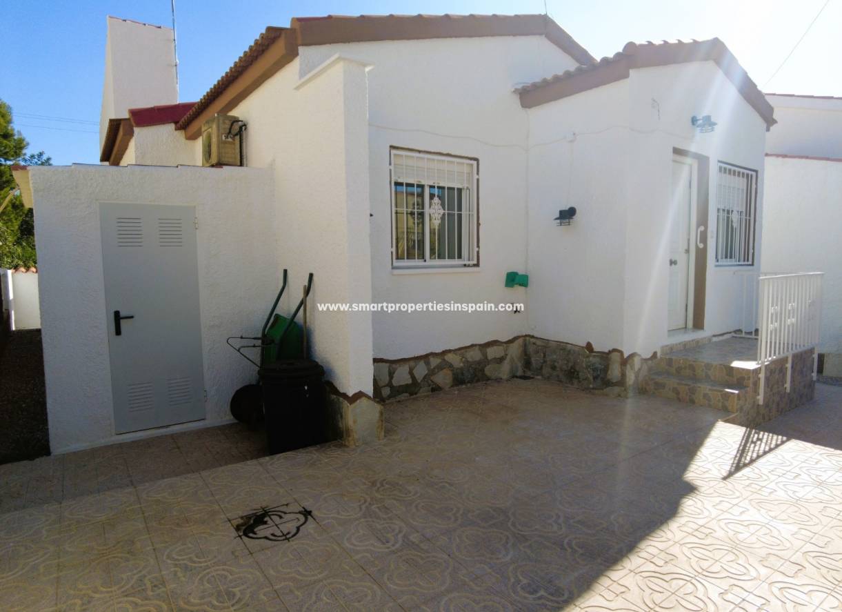 Wederverkoop - Detached Villa - La Marina - Urbanización La Marina
