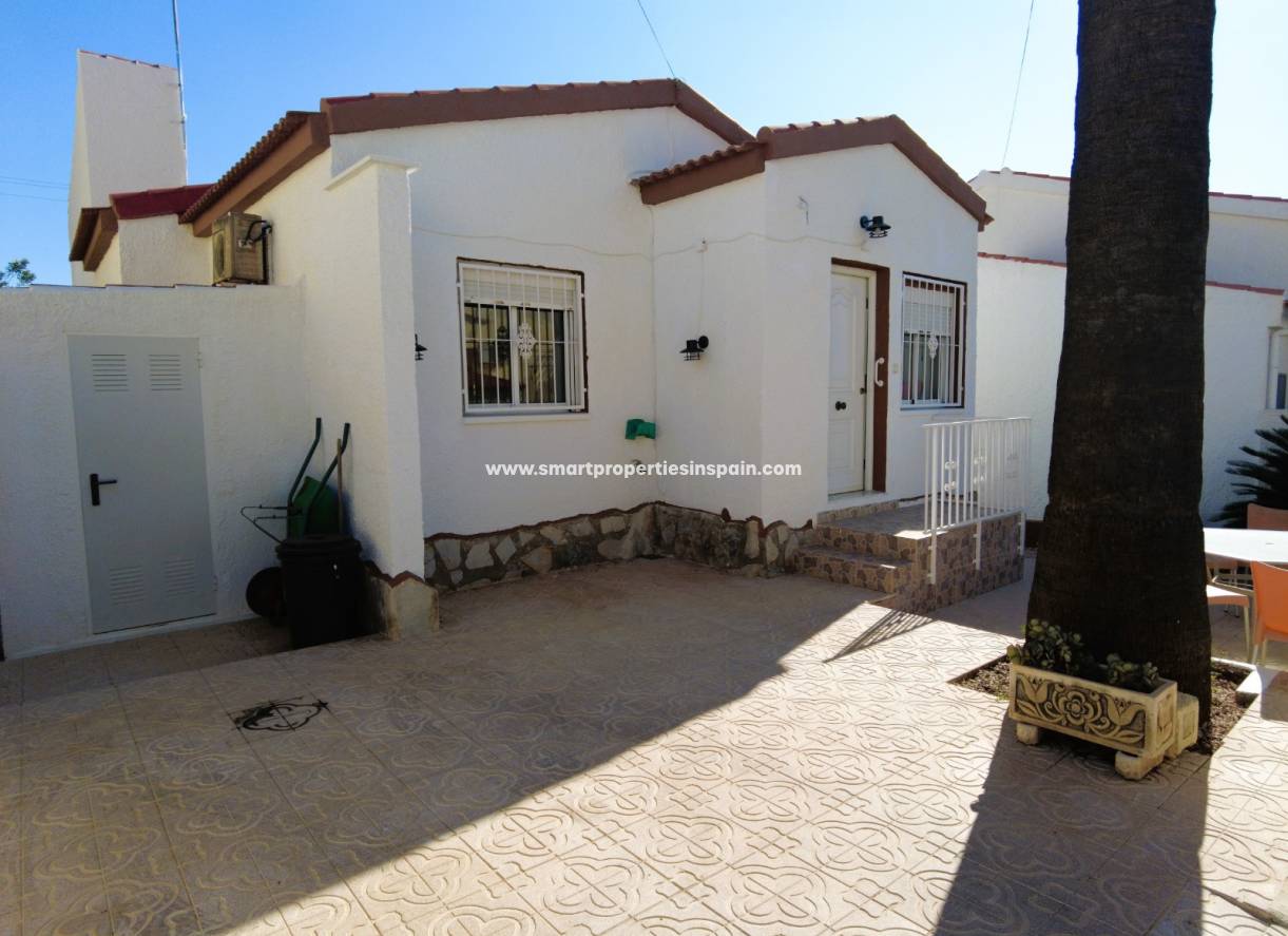 Wederverkoop - Detached Villa - La Marina - Urbanización La Marina