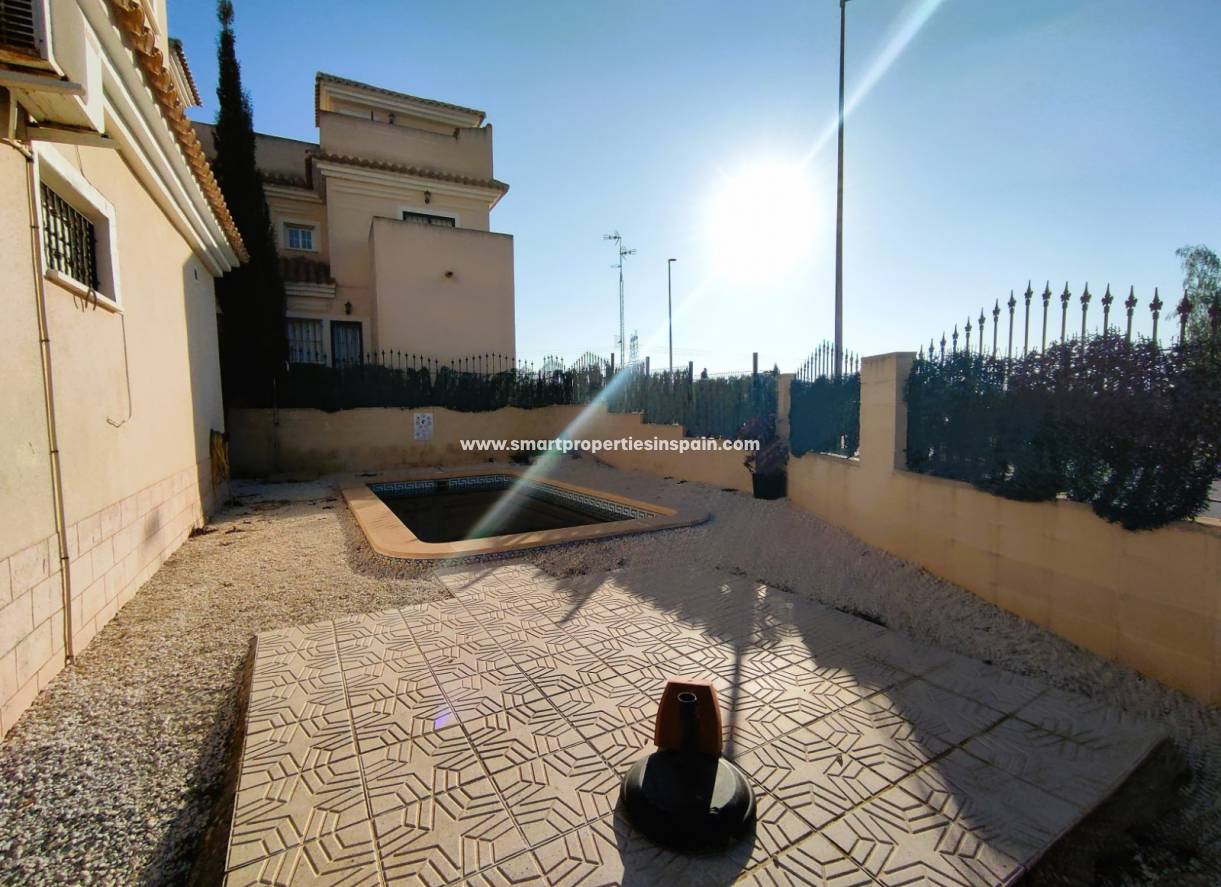 Wederverkoop - Detached Villa - La Marina - Urbanización La Marina