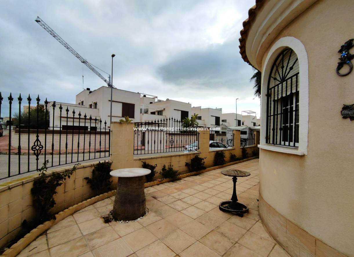 Wederverkoop - Detached Villa - La Marina - Urbanización La Marina