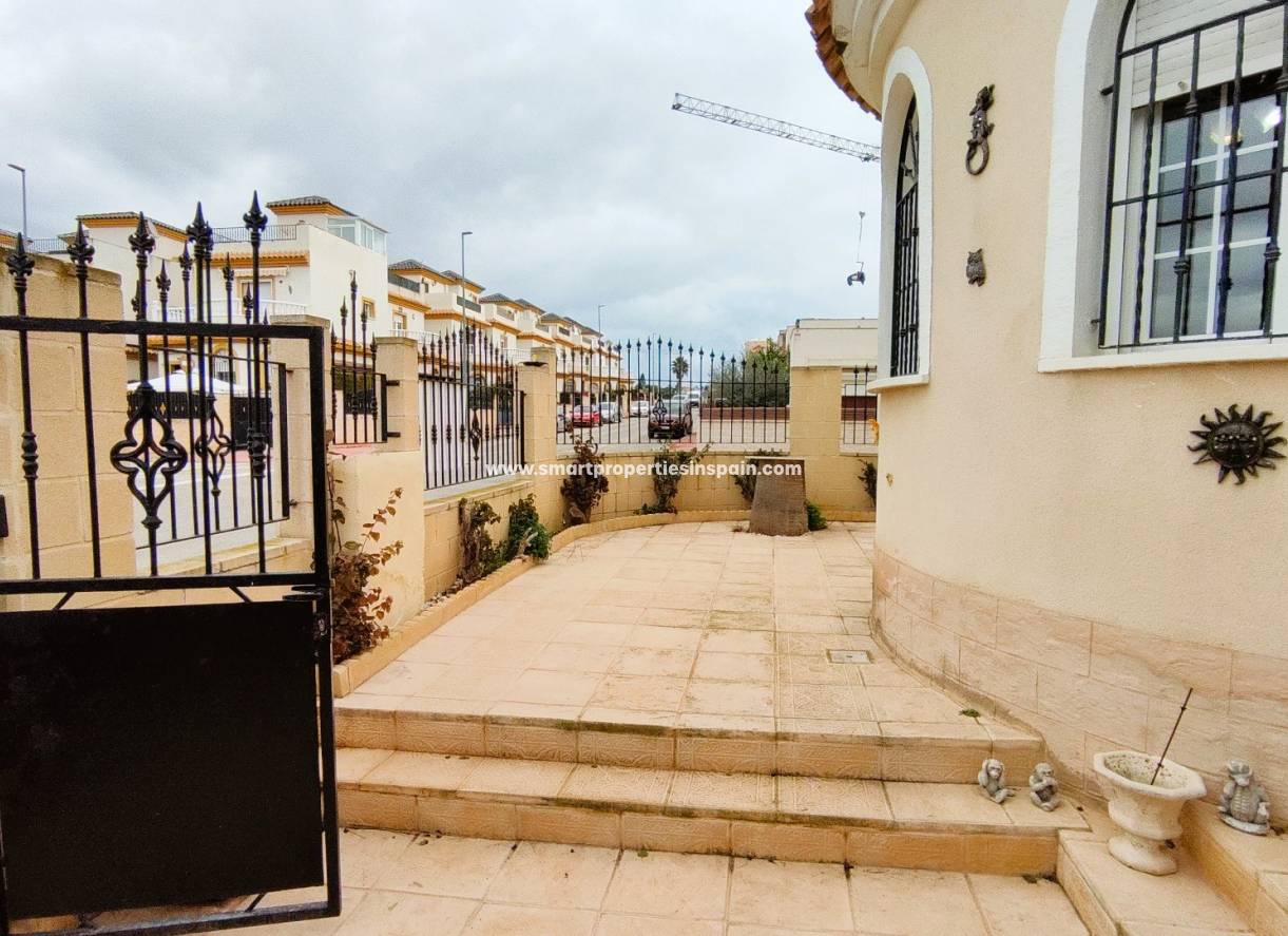 Wederverkoop - Detached Villa - La Marina - Urbanización La Marina