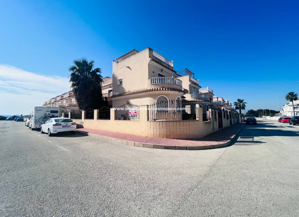 Wederverkoop - Detached Villa - La Marina - Urbanización La Marina