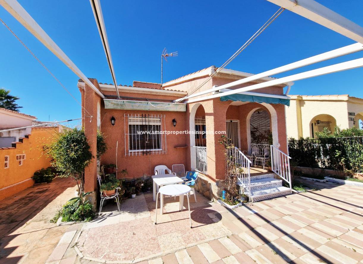 Wederverkoop - Detached Villa - La Marina - Urbanización La Marina