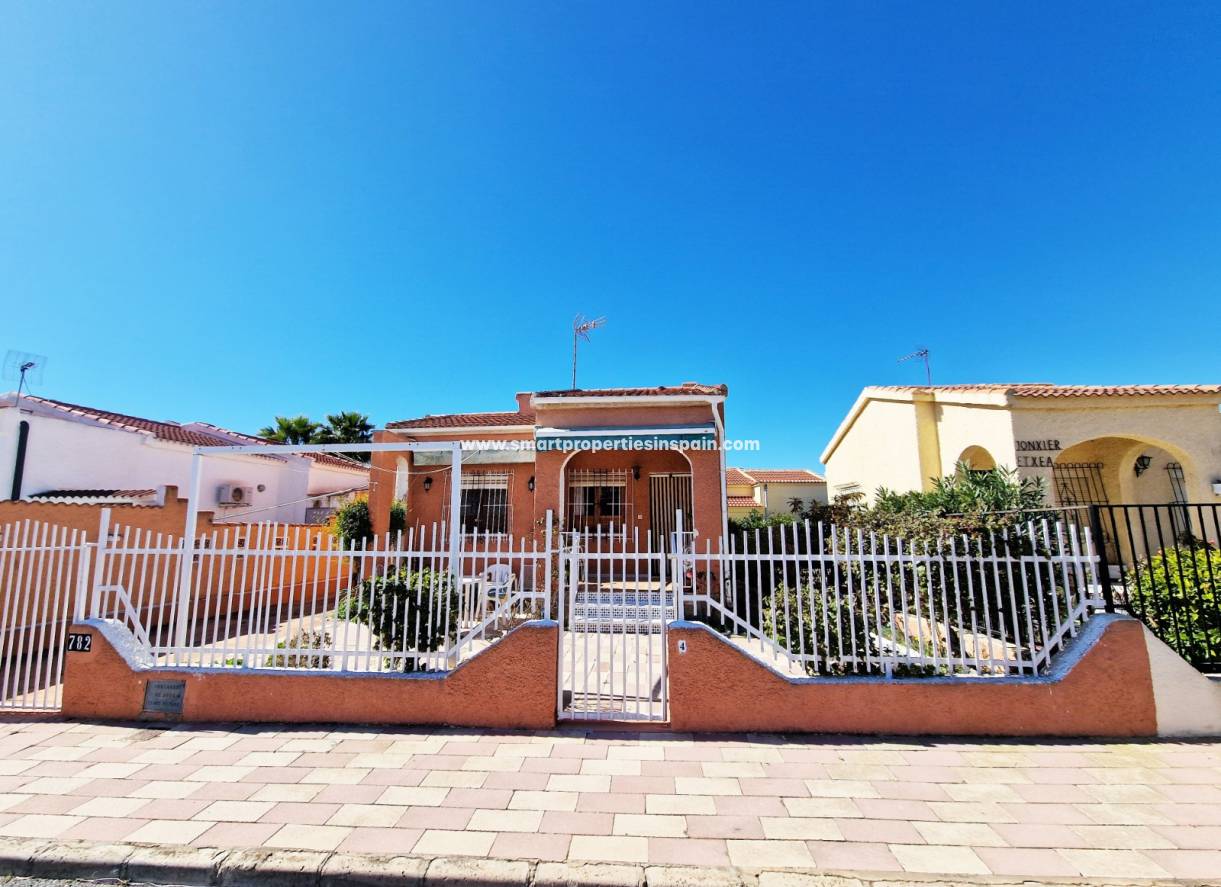 Wederverkoop - Detached Villa - La Marina - Urbanización La Marina