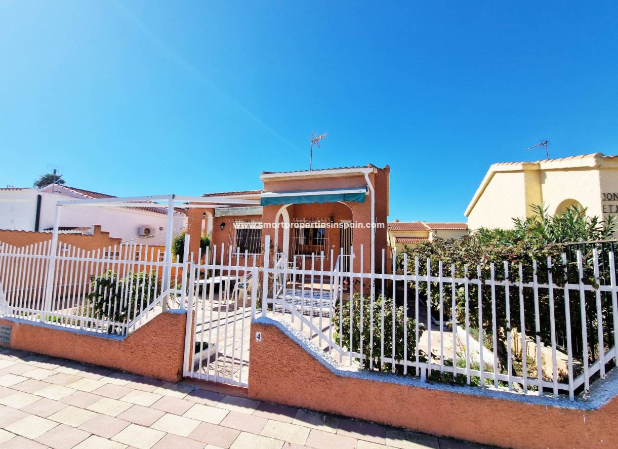 Wederverkoop - Detached Villa - La Marina - Urbanización La Marina