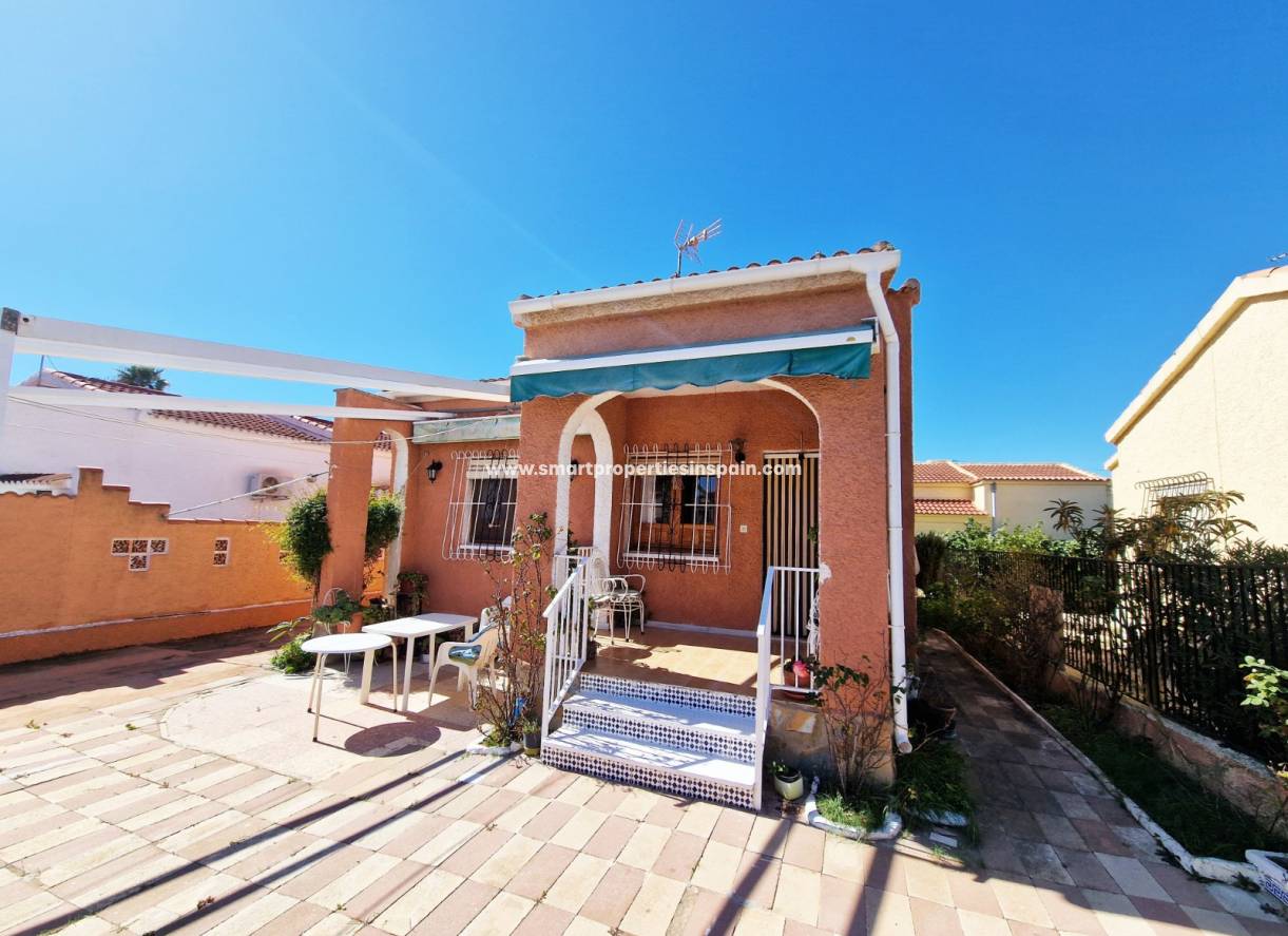 Wederverkoop - Detached Villa - La Marina - Urbanización La Marina