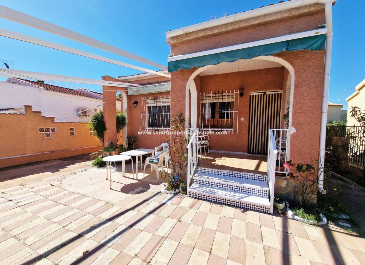 Wederverkoop - Detached Villa - La Marina - Urbanización La Marina