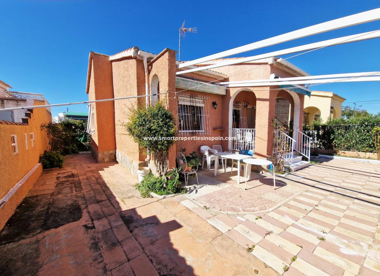 Wederverkoop - Detached Villa - La Marina - Urbanización La Marina