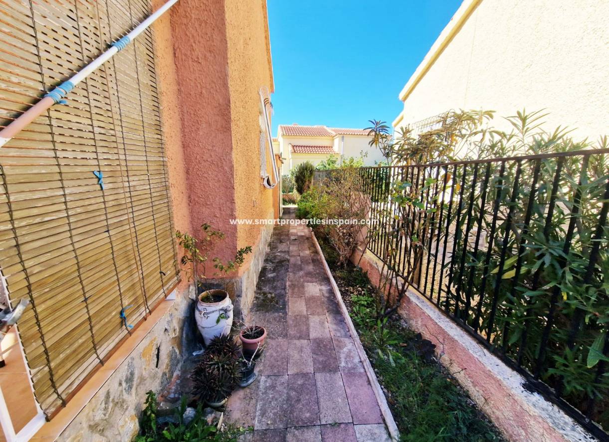Wederverkoop - Detached Villa - La Marina - Urbanización La Marina