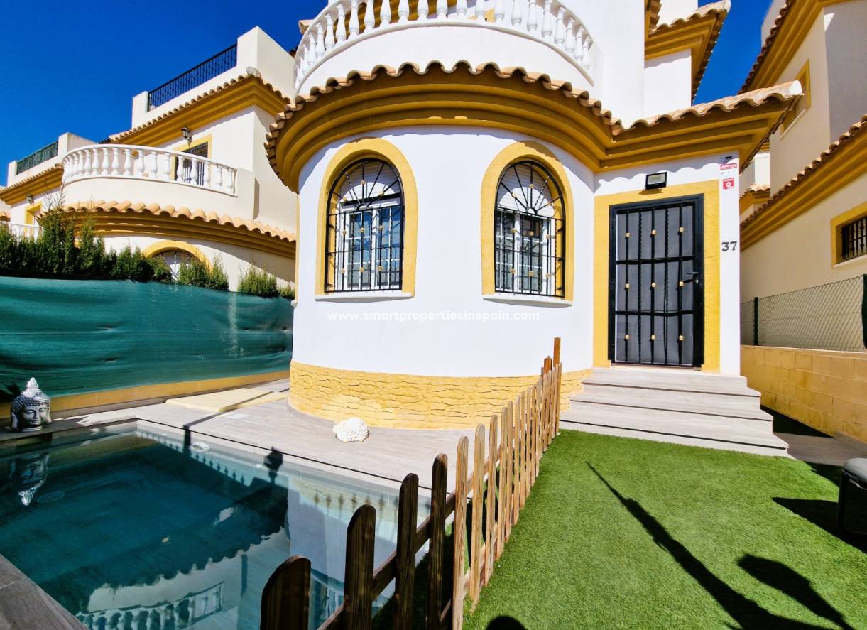 Wederverkoop - Detached Villa - La Marina - Urbanizacion la marina