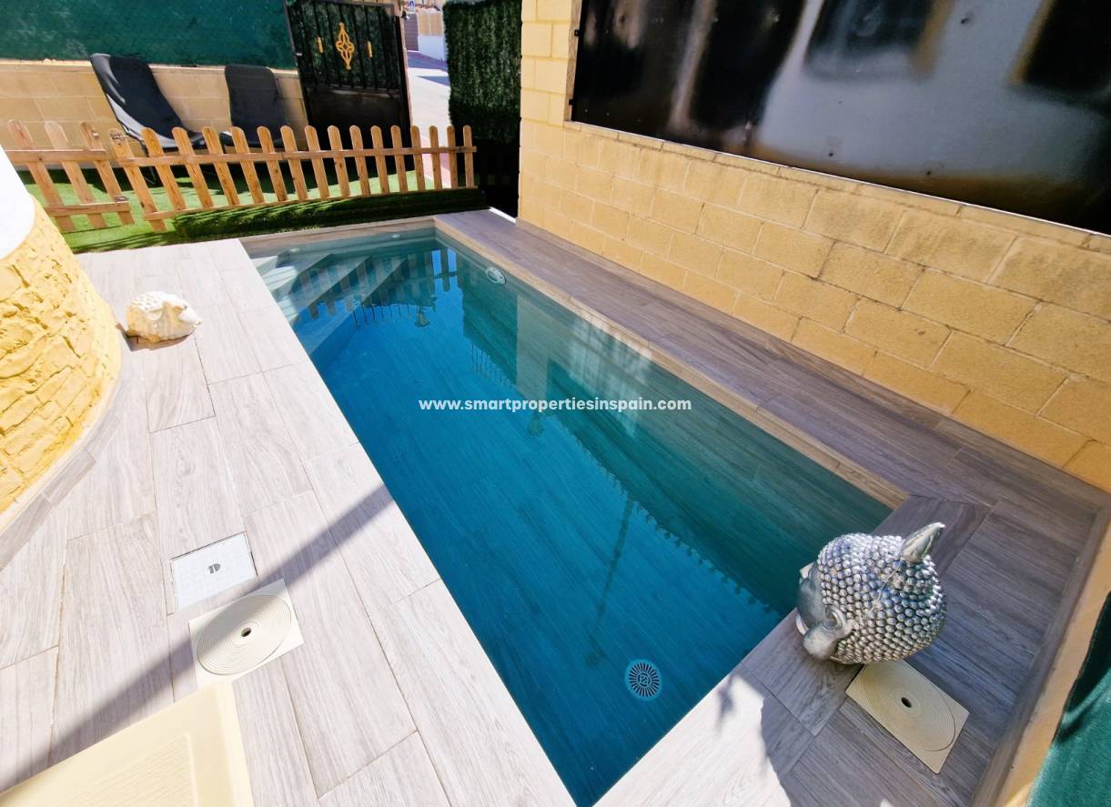 Wederverkoop - Detached Villa - La Marina - Urbanizacion la marina