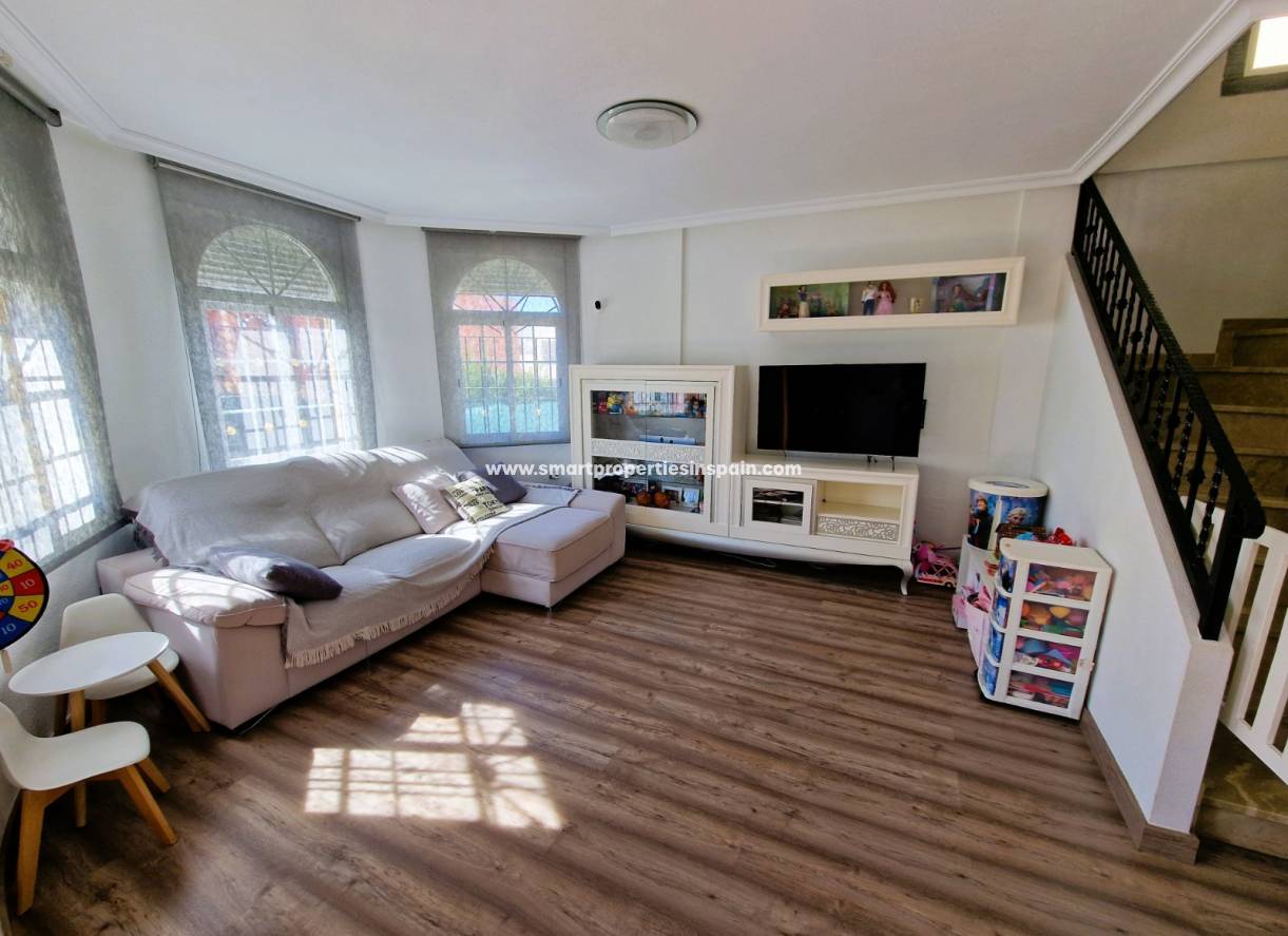 Wederverkoop - Detached Villa - La Marina - Urbanizacion la marina