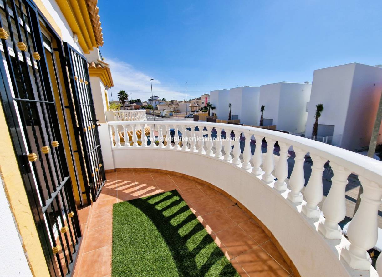 Wederverkoop - Detached Villa - La Marina - Urbanizacion la marina