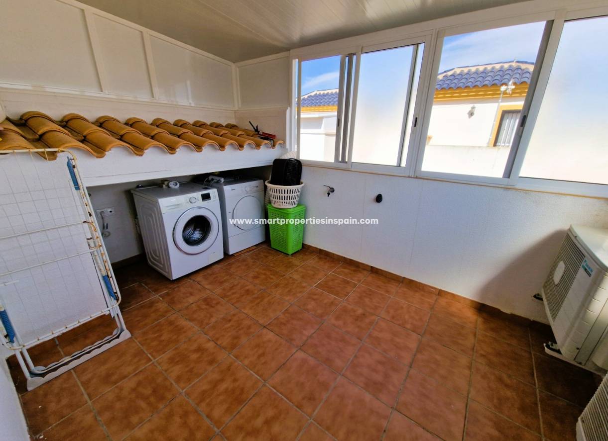 Wederverkoop - Detached Villa - La Marina - Urbanizacion la marina