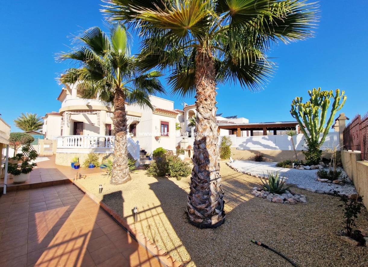 Wederverkoop - Detached Villa - La Marina - Urbanización La Marina