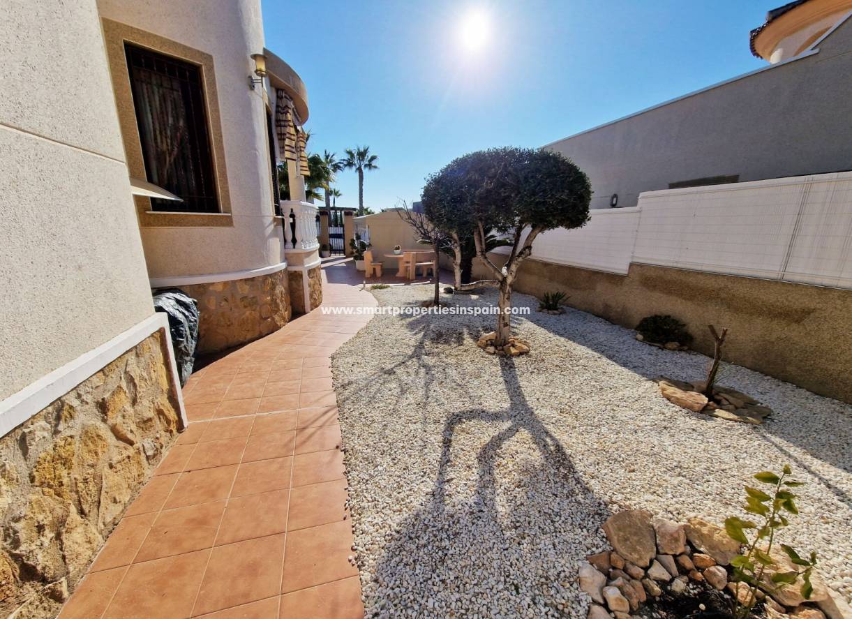 Wederverkoop - Detached Villa - La Marina - Urbanización La Marina
