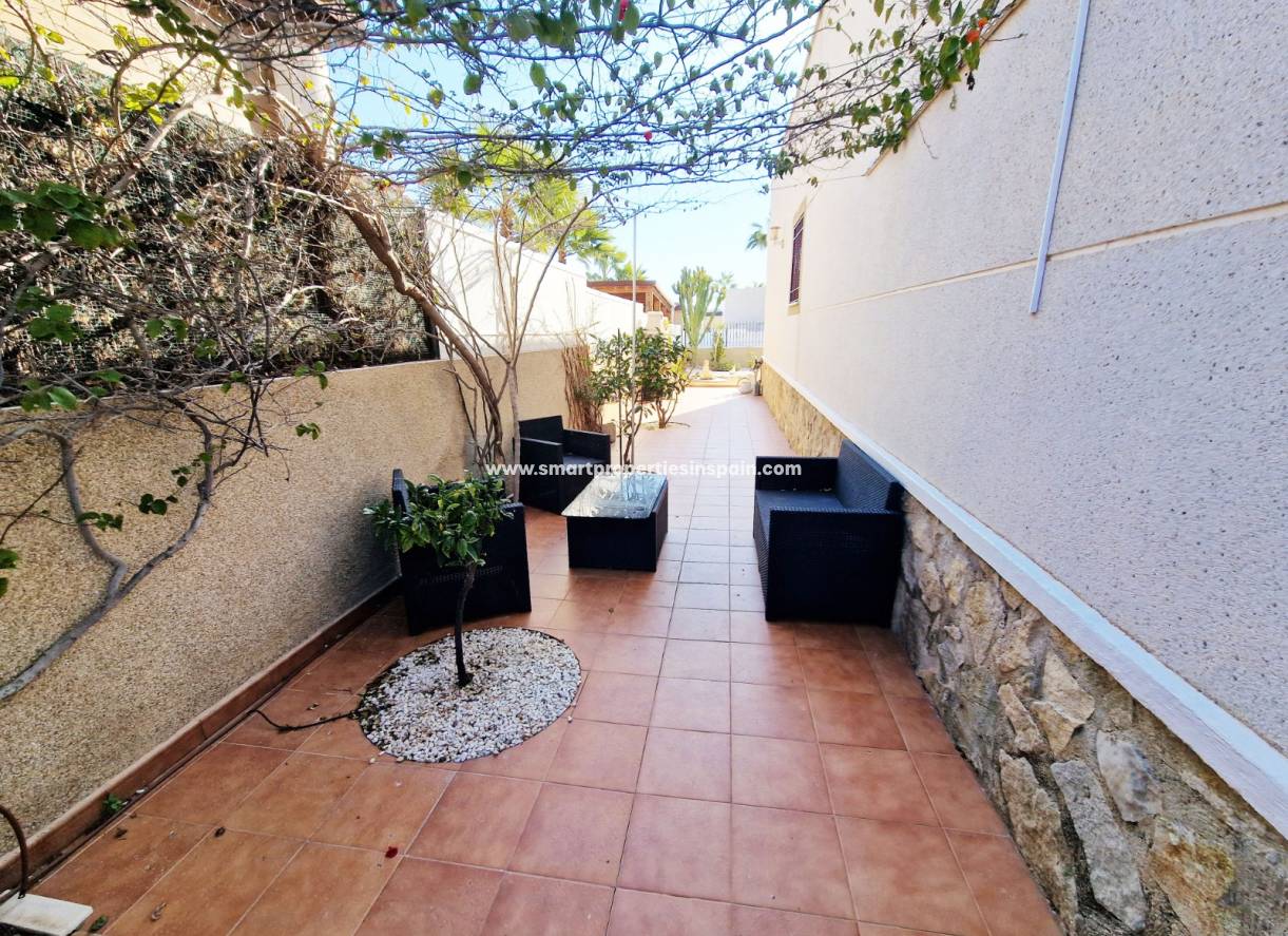 Wederverkoop - Detached Villa - La Marina - Urbanización La Marina