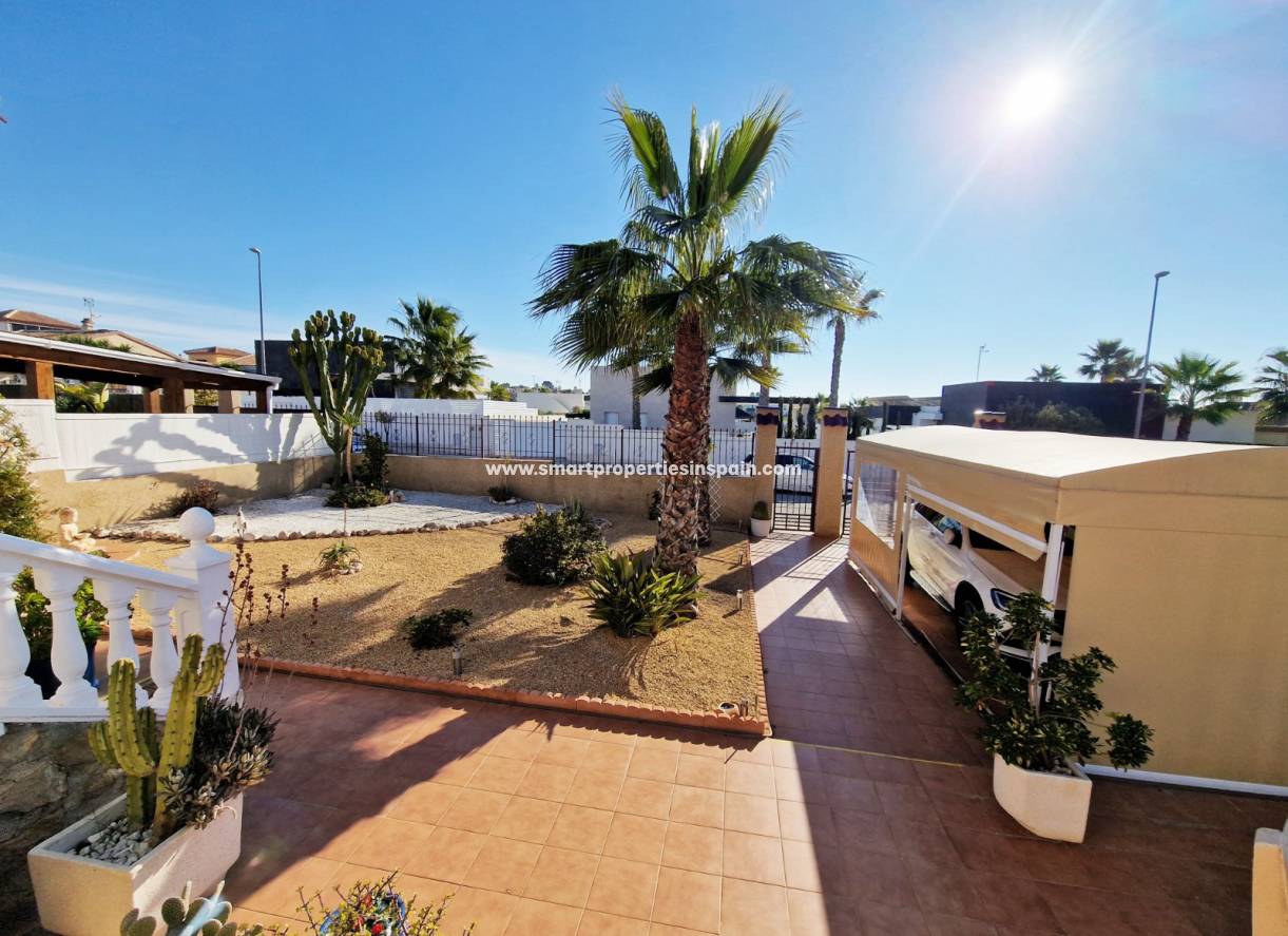 Wederverkoop - Detached Villa - La Marina - Urbanización La Marina