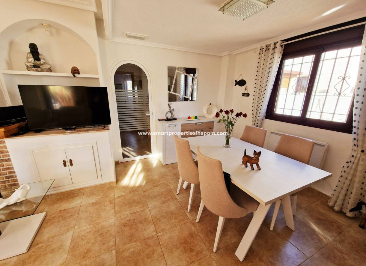 Wederverkoop - Detached Villa - La Marina - Urbanización La Marina