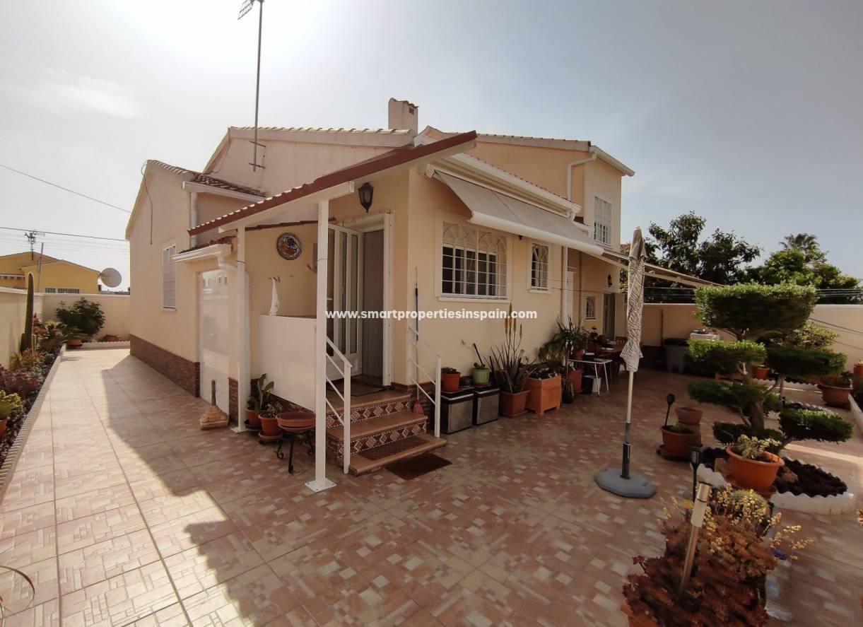 Wederverkoop - Detached Villa - La Marina - Urbanización La Marina