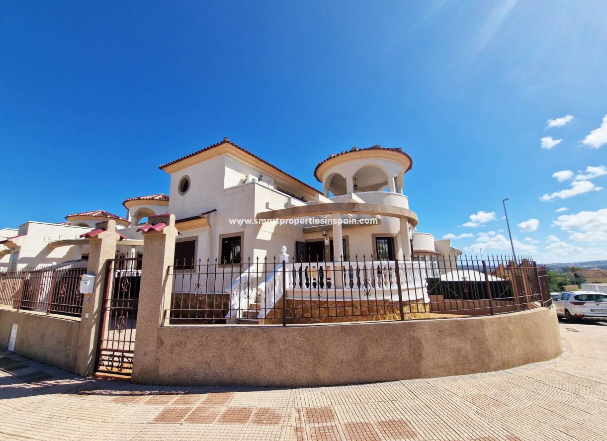 Wederverkoop - Detached Villa - La Marina - Urbanización La Marina
