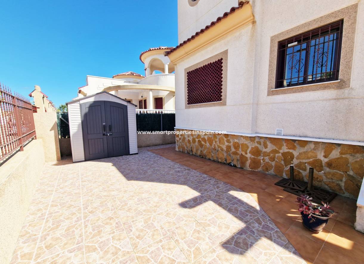 Wederverkoop - Detached Villa - La Marina - Urbanización La Marina