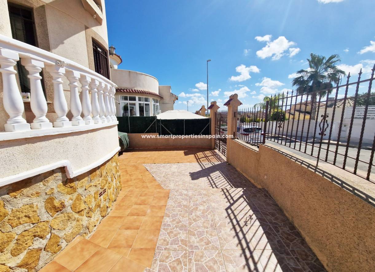Wederverkoop - Detached Villa - La Marina - Urbanización La Marina