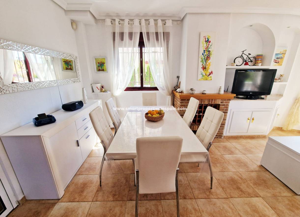 Wederverkoop - Detached Villa - La Marina - Urbanización La Marina