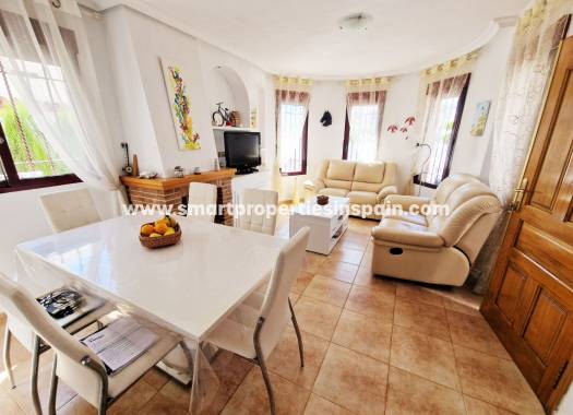Wederverkoop - Detached Villa - La Marina - Urbanización La Marina