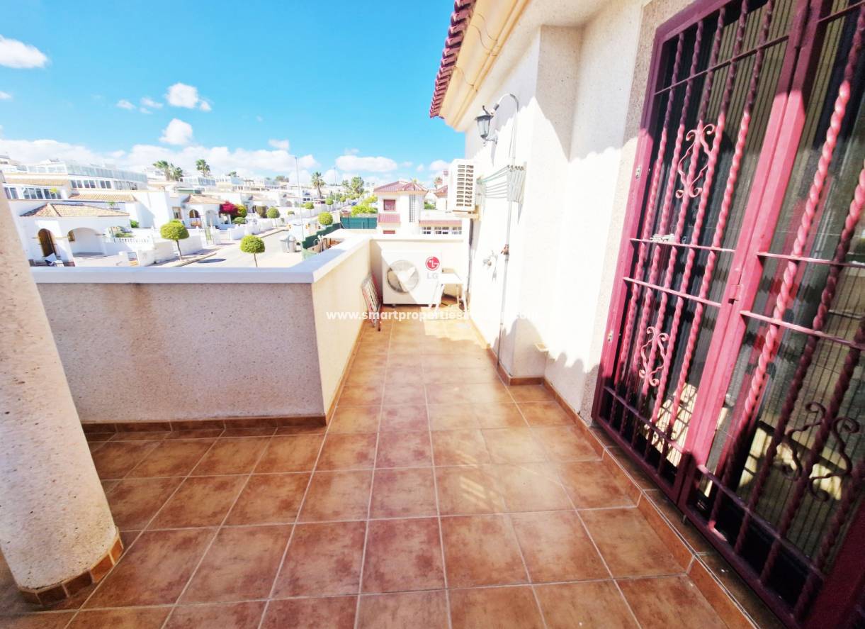 Wederverkoop - Detached Villa - La Marina - Urbanización La Marina