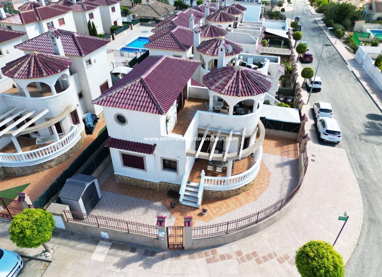 Wederverkoop - Detached Villa - La Marina - Urbanización La Marina