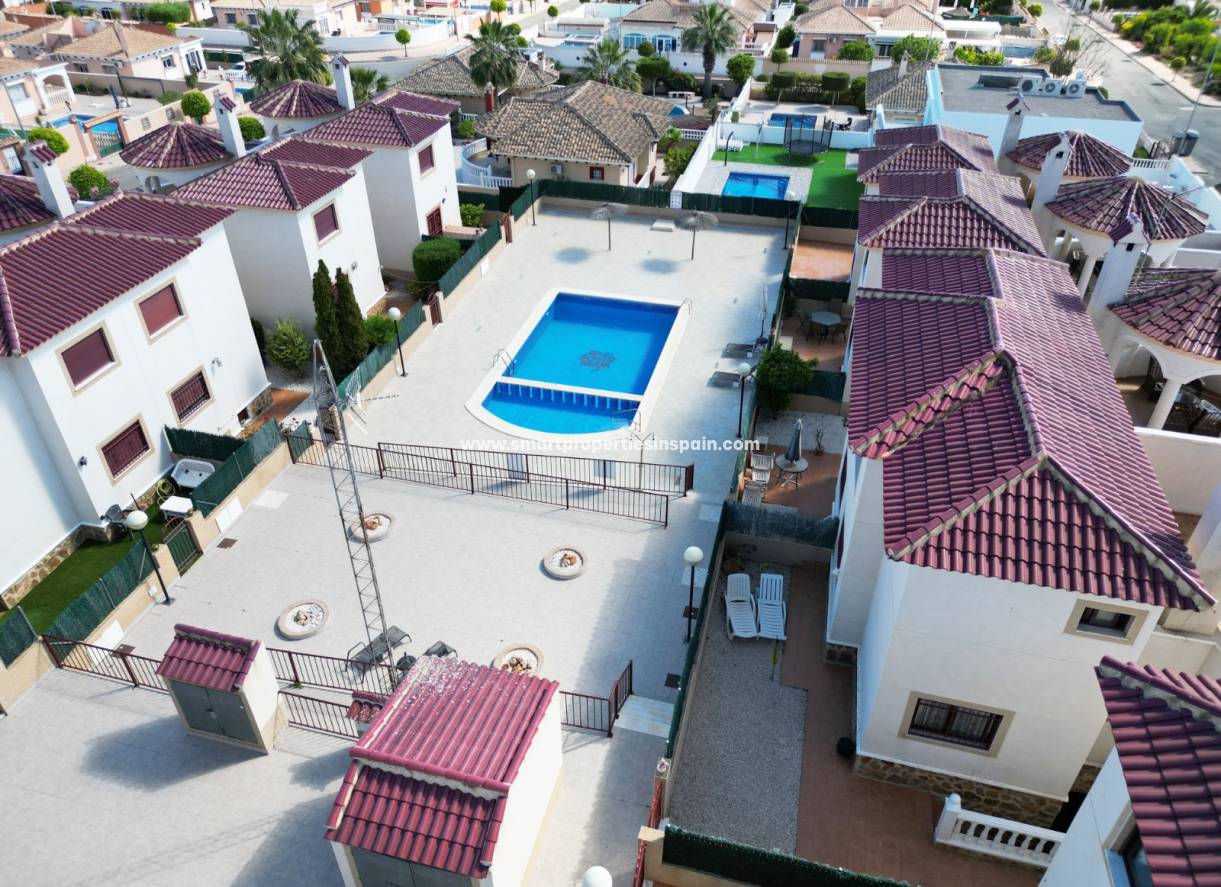 Wederverkoop - Detached Villa - La Marina - Urbanización La Marina