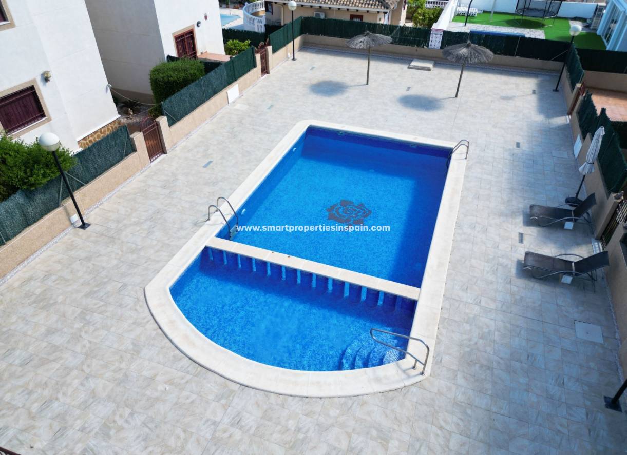 Wederverkoop - Detached Villa - La Marina - Urbanización La Marina
