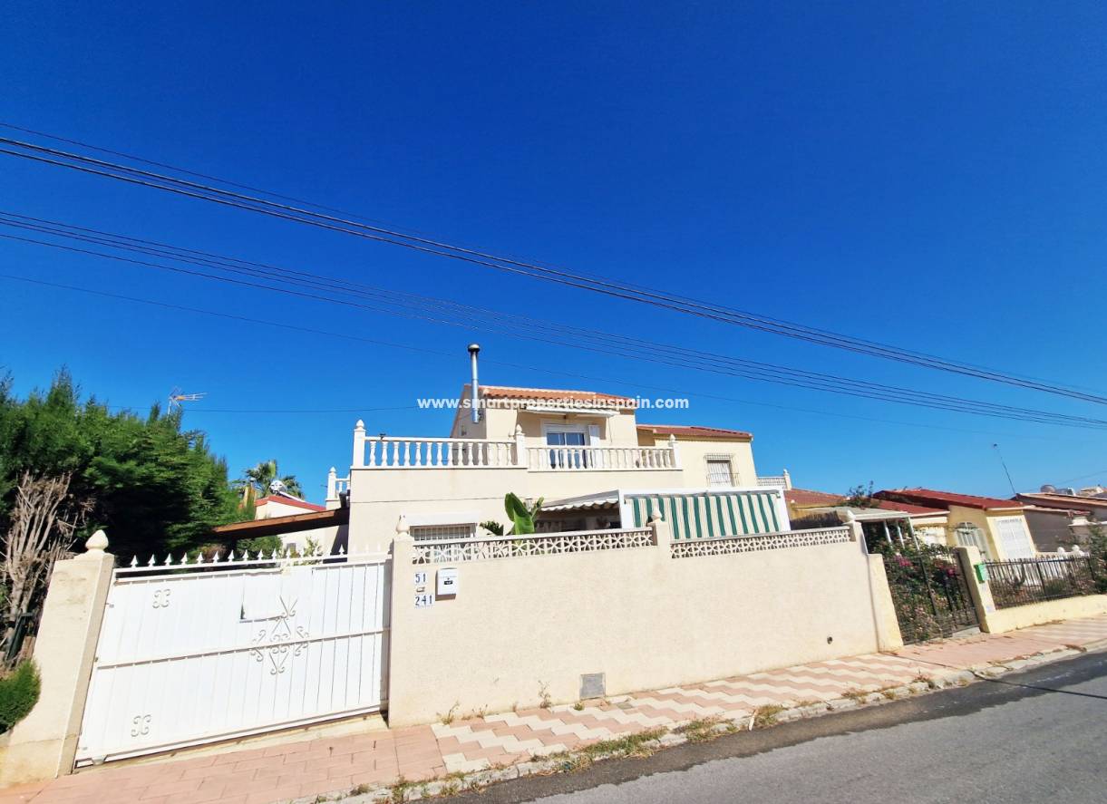 Wederverkoop - Detached Villa - La Marina - Urbanización La Marina