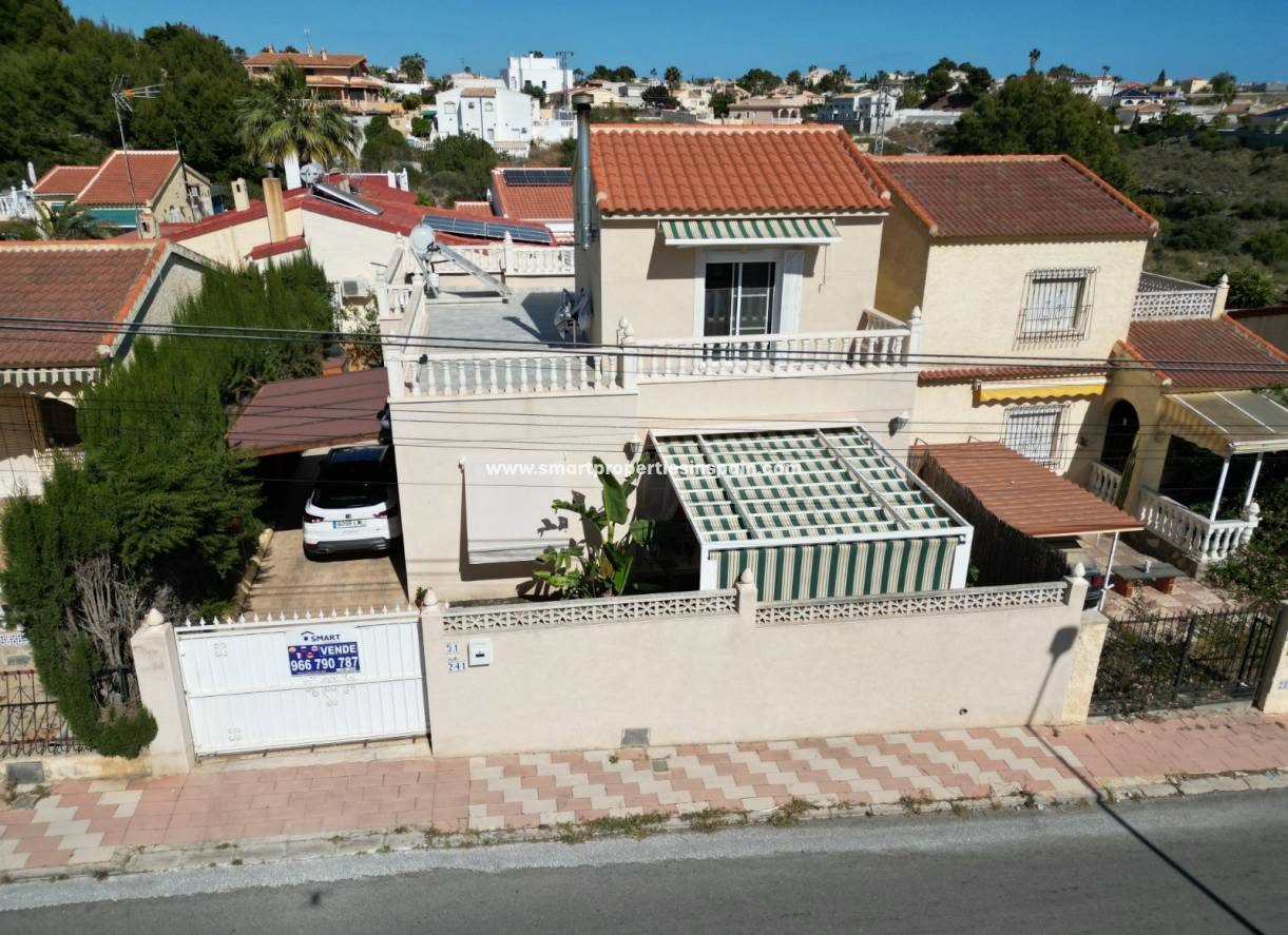 Wederverkoop - Detached Villa - La Marina - Urbanización La Marina