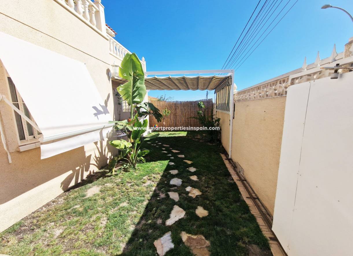 Wederverkoop - Detached Villa - La Marina - Urbanización La Marina