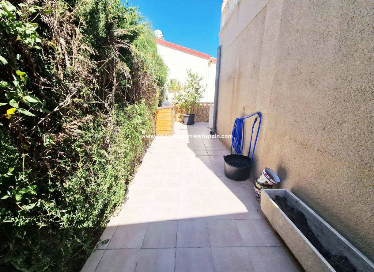 Wederverkoop - Detached Villa - La Marina - Urbanización La Marina
