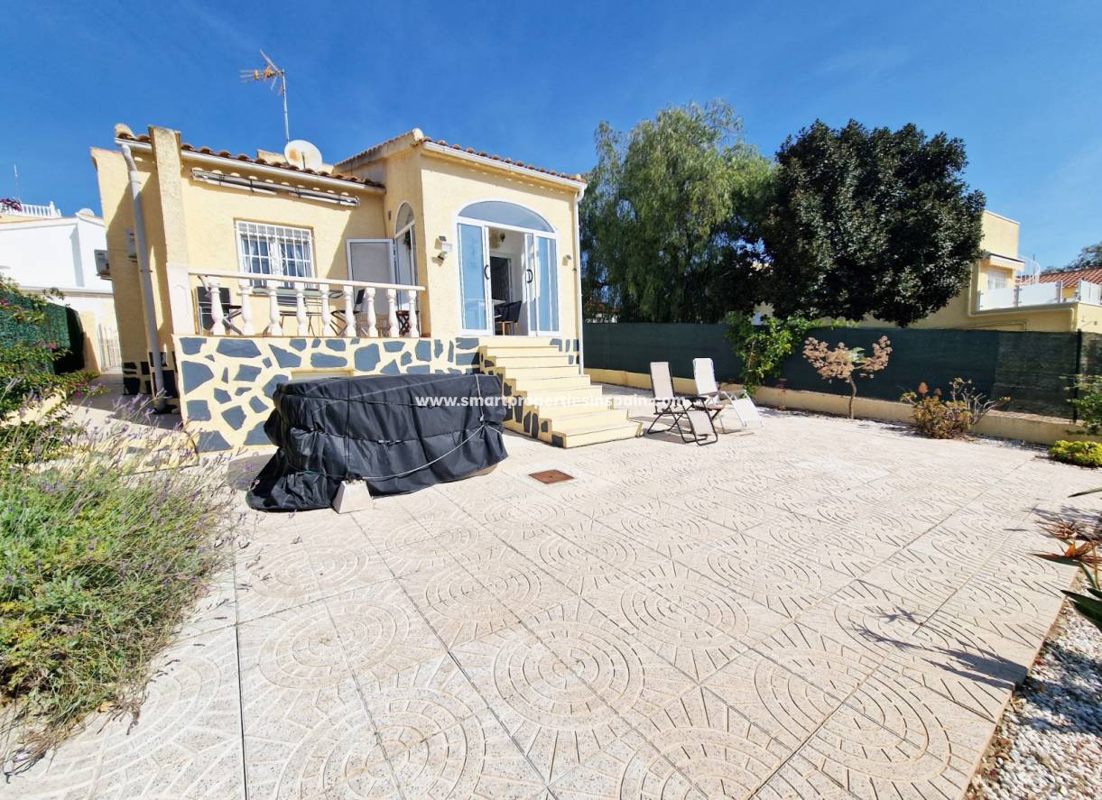 Wederverkoop - Detached Villa - La Marina - Urbanización La Marina