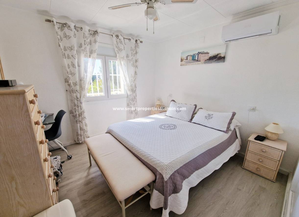 Wederverkoop - Detached Villa - La Marina - Urbanización La Marina