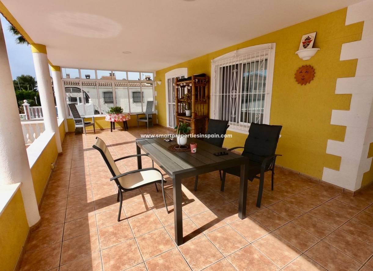 Wederverkoop - Detached Villa - La Marina - Urbanización La Marina