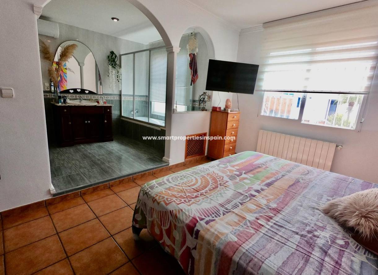 Wederverkoop - Detached Villa - La Marina - Urbanización La Marina