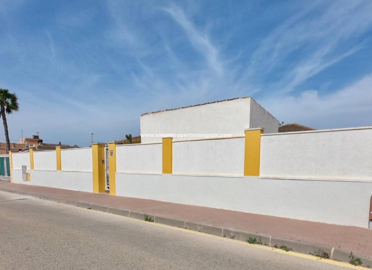 Wederverkoop - Detached Villa - La Marina - Urbanización La Marina