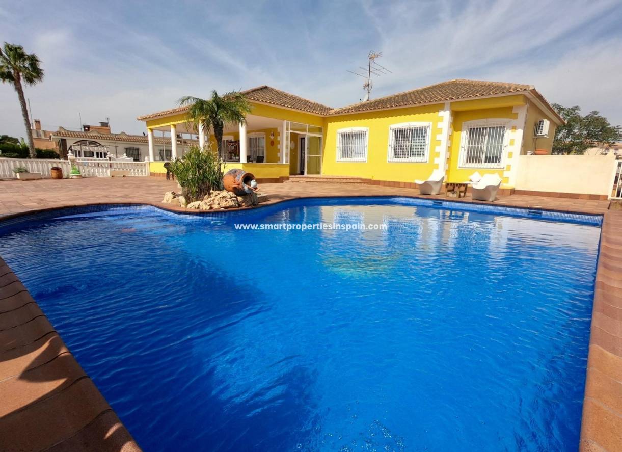 Wederverkoop - Detached Villa - La Marina - Urbanización La Marina