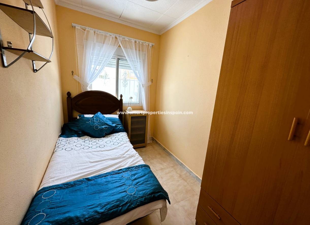Wederverkoop - Detached Villa - La Marina - Urbanización La Marina