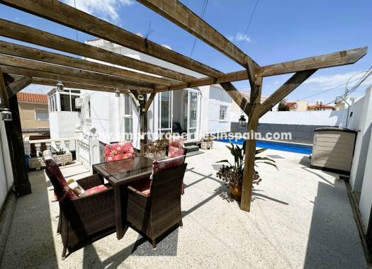 Wederverkoop - Detached Villa - La Marina - Urbanización La Marina
