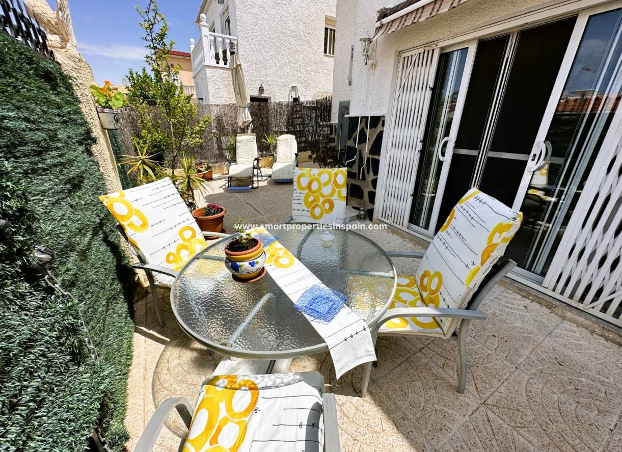 Wederverkoop - Detached Villa - La Marina - Urbanización La Marina
