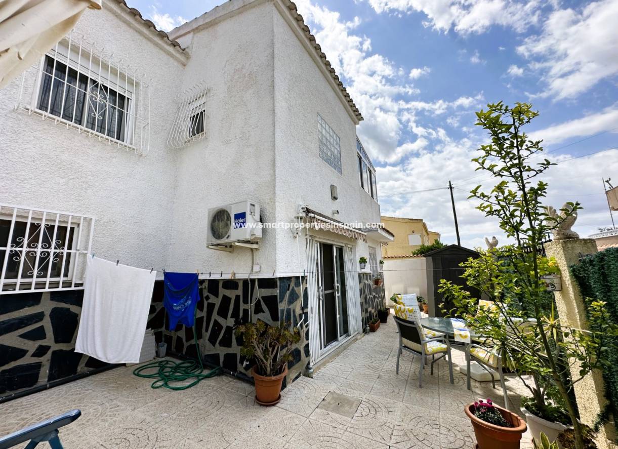 Wederverkoop - Detached Villa - La Marina - Urbanización La Marina