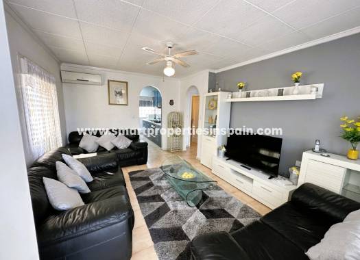 Wederverkoop - Detached Villa - La Marina - Urbanización La Marina