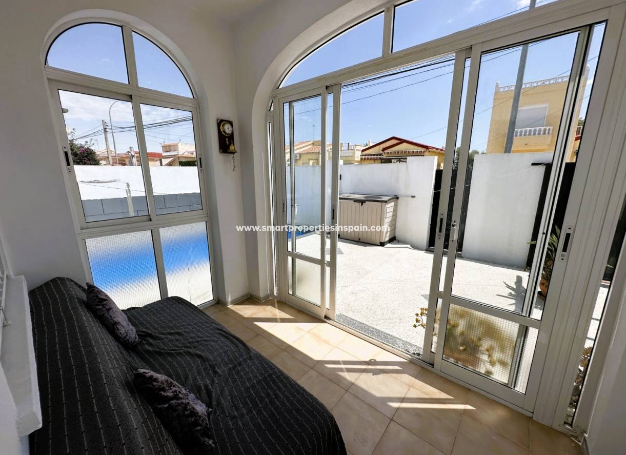 Wederverkoop - Detached Villa - La Marina - Urbanización La Marina