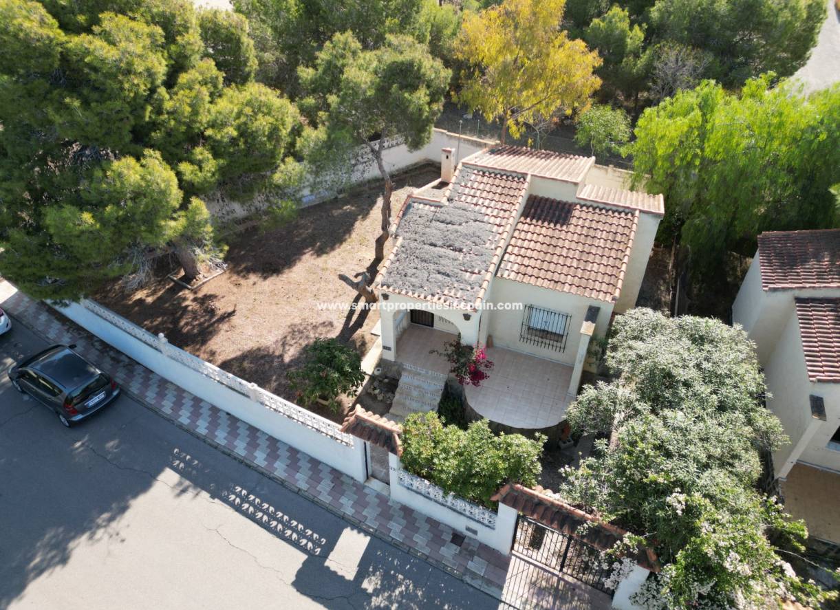 Wederverkoop - Detached Villa - La Marina - Urbanización La Marina